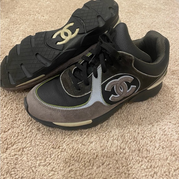 Women’s chanel sneaker - Picture 2 of 2